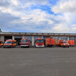 Feuerwehrgerätehaus Neue Mitte mit Fahrzeugen